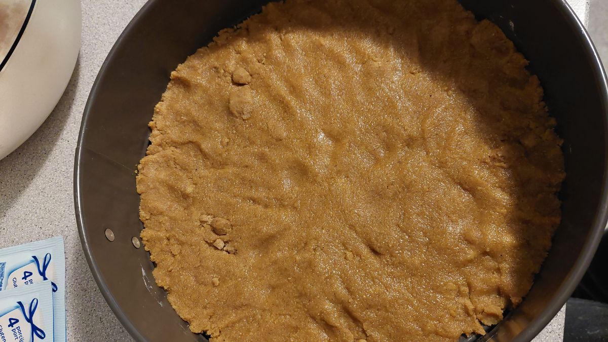 Eggnog Pie with Gingerbread Crust 