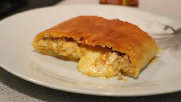 Buffalo Chicken Pizza Roll [Recipe]