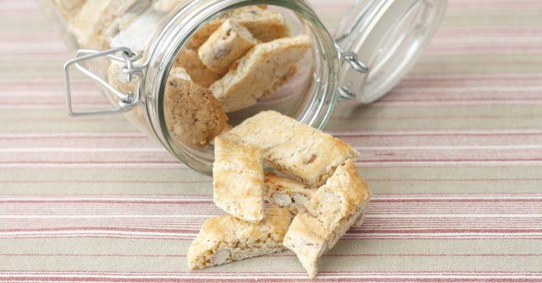 how to store biscotti