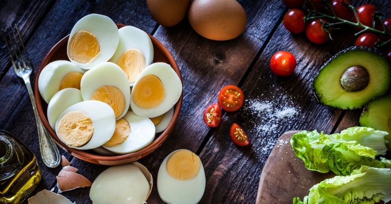 What to Eat With Boiled Eggs? [31 Ideas]